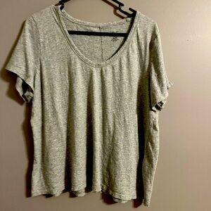 Banana Republic Women’s Gray/Silver Dot             Malibu T-Shirt - Never Worn